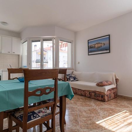 Apartments Anamarija ロヴィニ エクステリア 写真