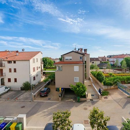 Apartments Anamarija ロヴィニ エクステリア 写真