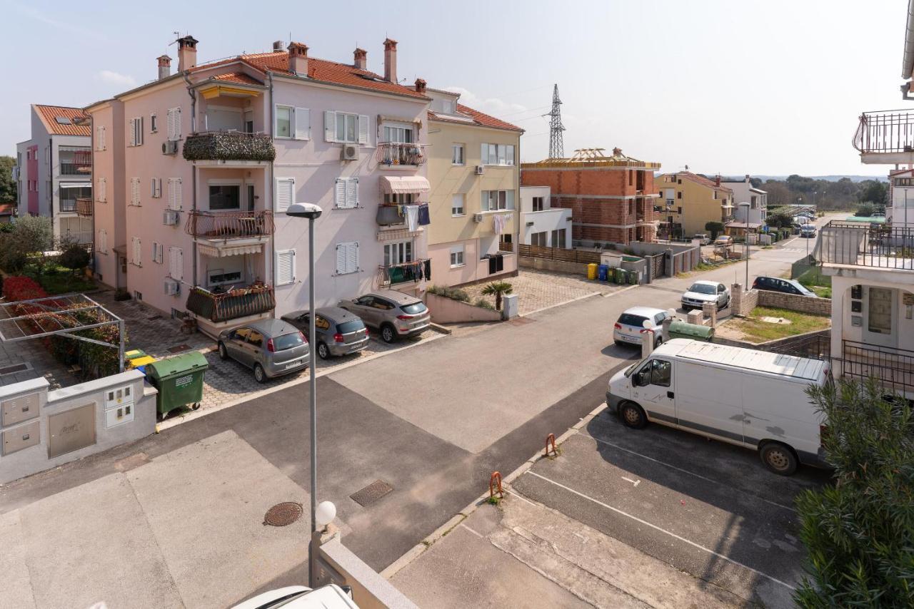 Apartments Anamarija ロヴィニ エクステリア 写真