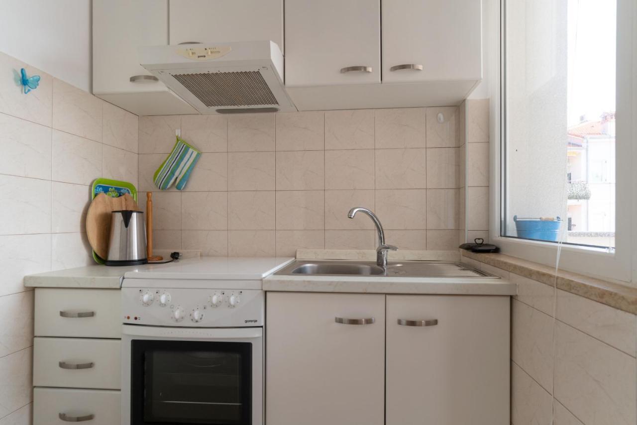 Apartments Anamarija ロヴィニ エクステリア 写真