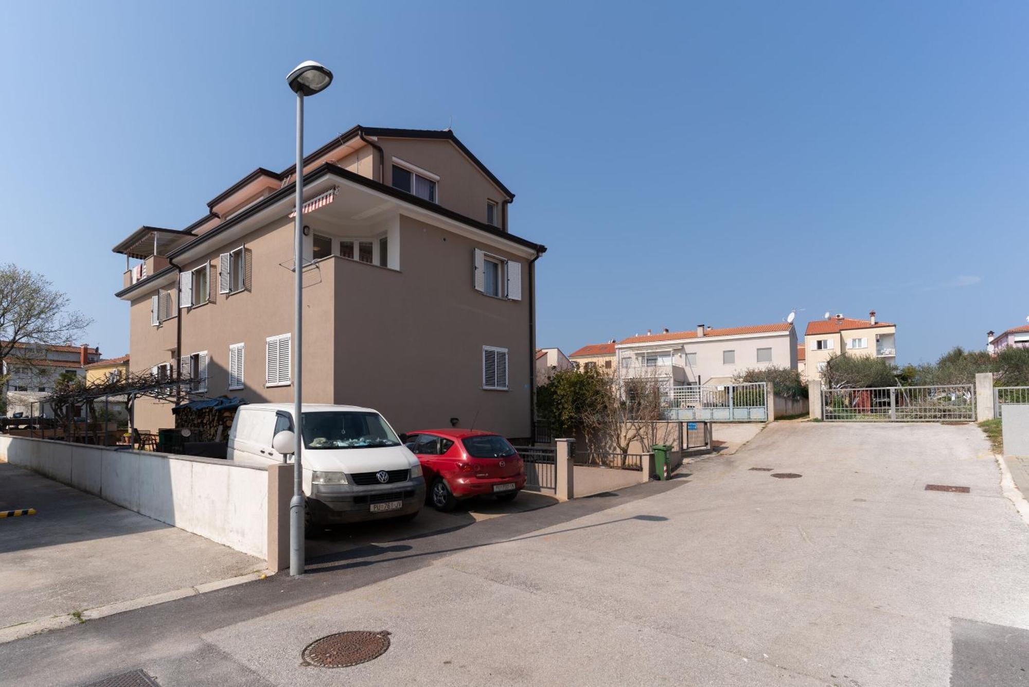 Apartments Anamarija ロヴィニ エクステリア 写真